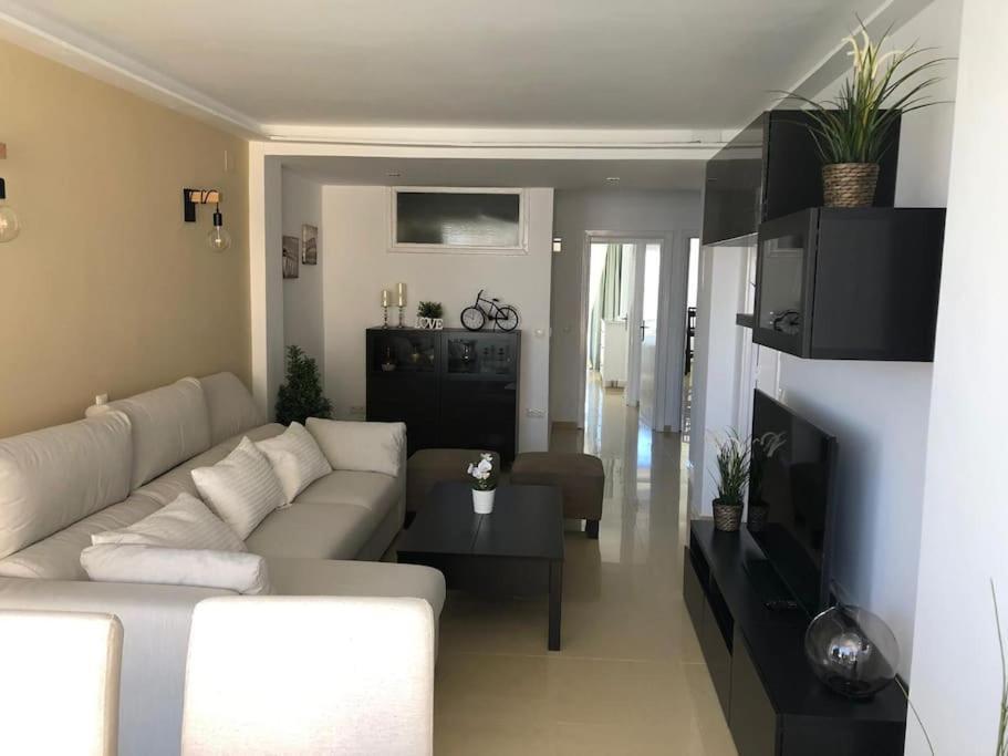 Apartamento Amplio Y Centrico ฟูเอนฮิโรลา ภายนอก รูปภาพ